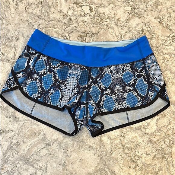 ✨ Limited Edition Blue Snake Skin Lululemon Speed Up Shorts - Size 8, NWOT - Picture 1 of 4